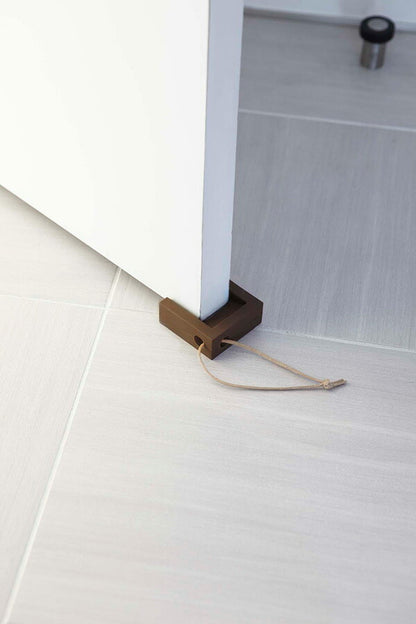 【メール便対応】山崎実業 ドアストッパー キューブ ブラウン 4903208071093 【品番：07109】