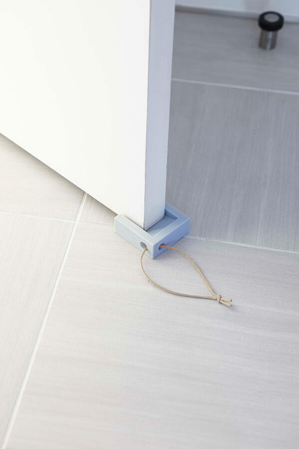 【メール便対応】山崎実業 ドアストッパー キューブ グレー 4903208071109 【品番：07110】